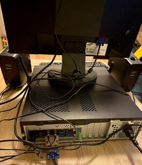 Kompletní stolní PC se všemi perifériemi - 4