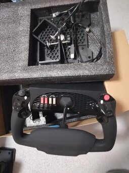 Honeycomb Alpha Yoke, Bravo Throttle + Letecké pedály Logite - 4