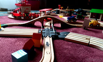 Dřevěné koleje, vláčky, domečky... komplet - 4