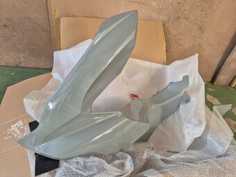 Honda PCX - levá přední šedá kapota (plast) - originál - 4