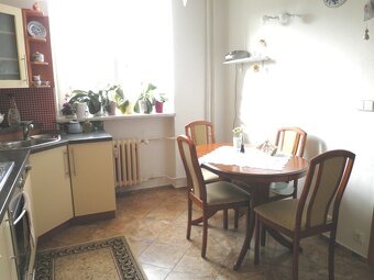 1 studentka ke stud. do 2.lůž. pokoje v 3+1, balkon, centrum - 4