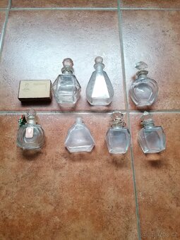 Staré flakóny, broušené sklo - 4