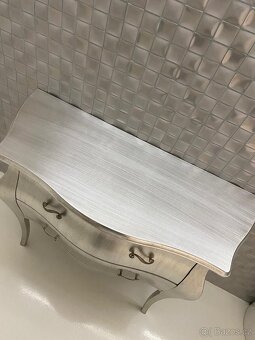 Stříbrná komoda - 4