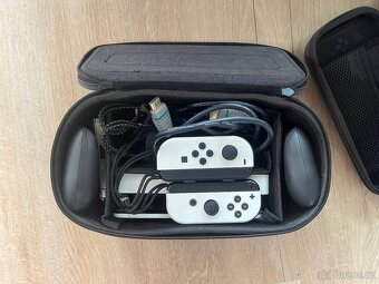 Nintendo Switch OLED + 2x Joy-Con, 2x ovladač, jako nový - 4