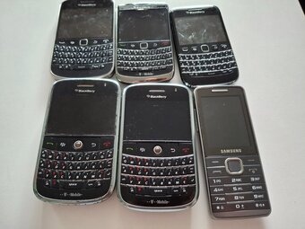 Staré tel. Blackberry, Samsung - 4