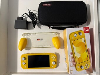 Nintendo Switch Lite - 4