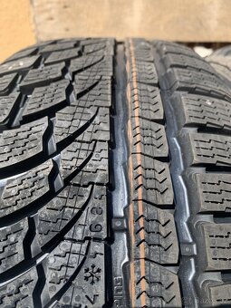 4ks 215/55/17 Nokian/2016/98V/nove zimní 8.2m - 4
