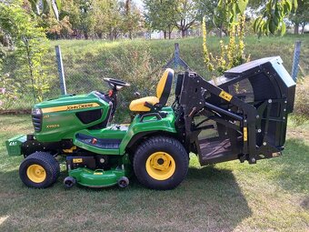 Zahradní traktor John Deere X950R s vysokým výsypem - 4
