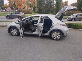 Prodám Honda Civic 8g 1.4. i-vtec 73 kw rok 2011 - 4