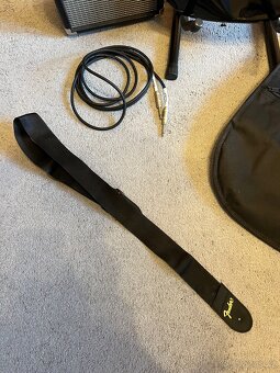 Elektrická kytara Fender Squier Sonic - 4