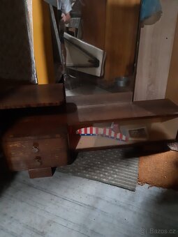 Prodám: psycha - toaletka , zrcadlová stěna - 4