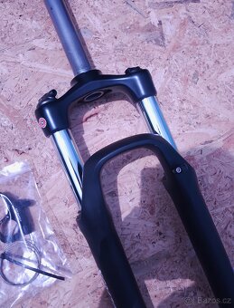 Odpružená vidlice SR Suntour XCM30, 29" - 4