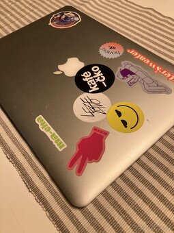 Macbook Air 13, r. 2017 - 4