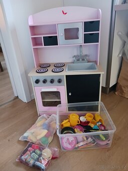 Dřevěná růžová kuchyňka - 4