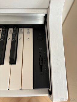 Kawai CN29W + židle a sluchátka - 4