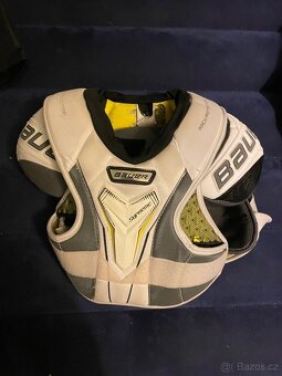 Hokejova vystroj - 4