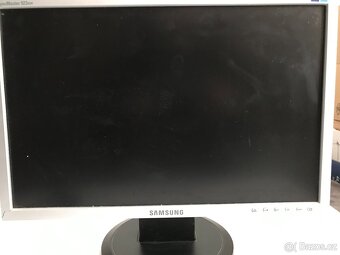 MONITOR  SAMSUNG 19" - 494 mm - 4