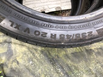 235/45r20 - 4