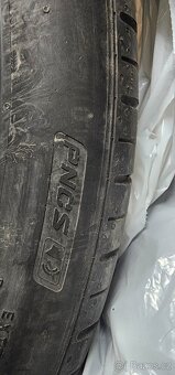 Pirelli P-Zero 255/40 R20 - 4