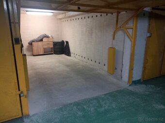 Pronájem garaže Kobylisy hlídaná čistá s 220v - 4