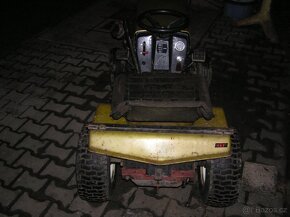 Zahradní traktor MTD - 4