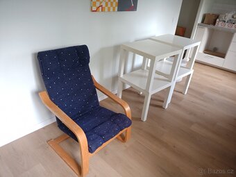 Větší množství stolků že zrušeného pensionu - 4