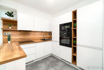 Pronájem bytu 2+kk s parkovacím stáním a předzahrádkou v Hlu - 4