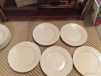 Bílé porcelánové hluboké talíře se vzorem - 4