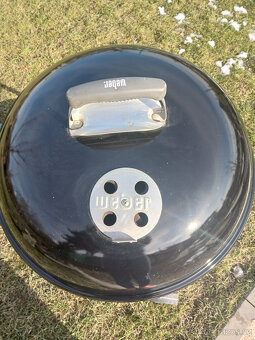 Gril Weber na dřevěné uhlí - 4