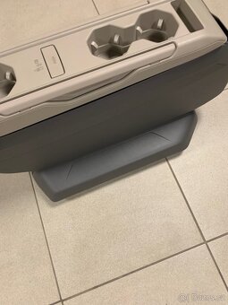 Stolek do Multivanu T7 - 4