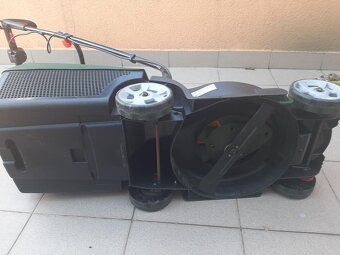 aku sekačka Bosch City Mower 18V-32-300 vč, baterie - 4