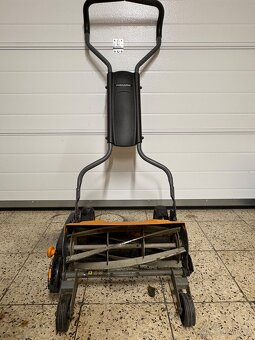 Fiskars Vřetenová sekačka + sběrný koš StaySharp Max - 4