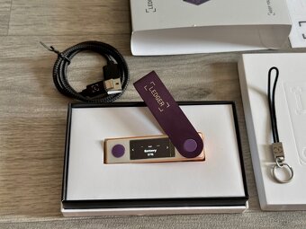 Ledger Nano X peněženka Cold crypto Hardware wallet retro - 4