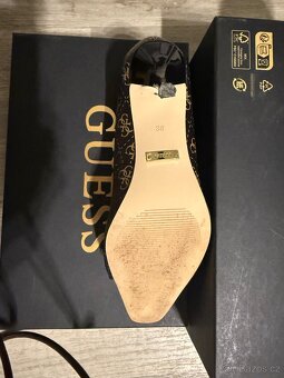 Guess 38 - 4