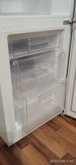 Lednice s mrazničkou dole CANDY - 4