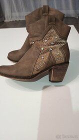 Hnědé nízké kozačky - 4