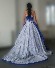 Svatební/ společenské modrobílé šaty princeznovské - 4