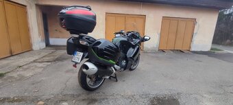 Kawasaki GTR 1400 - 4