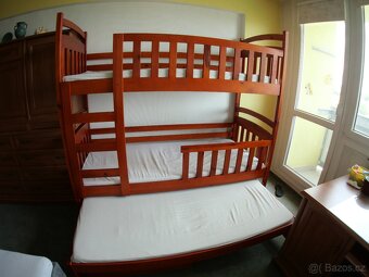 Dětská patrová postel z masivu s přistýlkou a šuplíky - 4