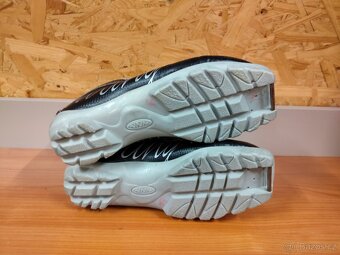 Boty na běžky TOURING na NNN vel. 38 stélka 24,5cm - 4