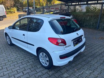 Peugeot 206+ rok 2010 1,1 benzin - 4