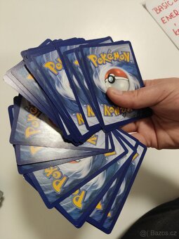 Prodám kartičky Pokémon 561kusu plus funko cena 1000 - 4