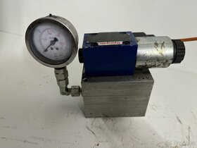 HYDRAULICKÝ ROZVADĚČ - 4