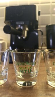 Panák a sklenice v jednom Captain Morgan - 4