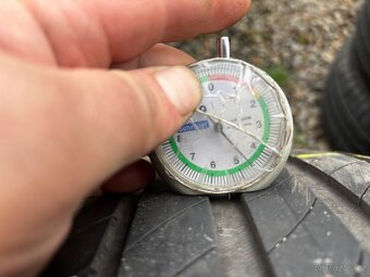 215/60/17 letní pneu - 4