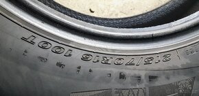 Prodám 2x zimní pneu 215/70R16 100T - 4