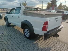 Toyota Hilux DC 2.5 I D-4D Terra 08/2013 - 4