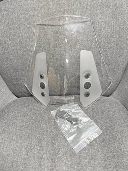 Plexi štít originální na Kawasaki Versys (nový). - 4