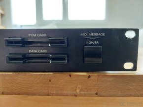Roland JV-880 - rezervace - 4