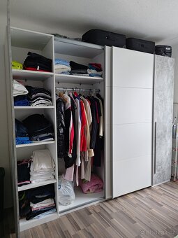 Velká šatní skříň - 4